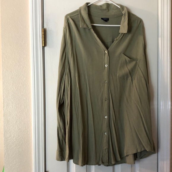 Torrid size 4 button down - Picture 1 of 3